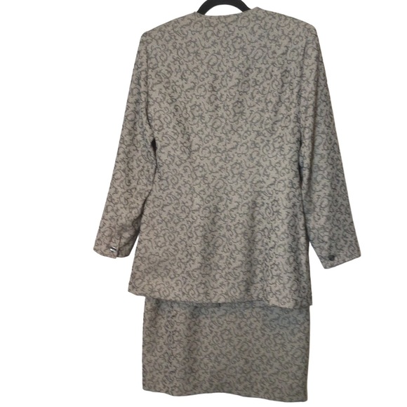 Halston Long Full button Jacket and Skirt Suit Women's Size 6 - Picture 9 of 14